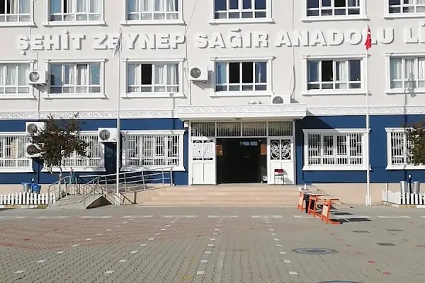 Şehit Zeynep Sağır Anadolu Lisesi - Resim 2