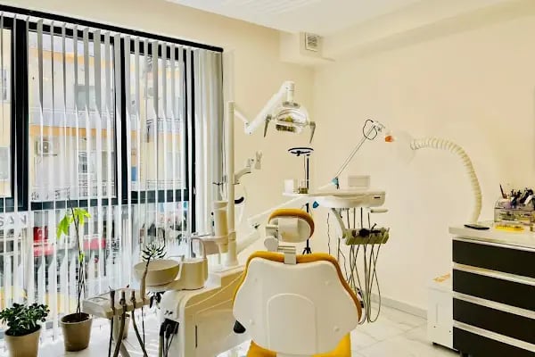Diş Hekimi Tuğçe Aydın Çiğnaklı - Resim 1