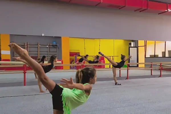 B-GYM SPOR SALONU - Resim 7