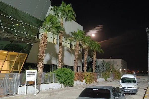 11 Nisan Stadyumu - Resim 8