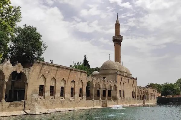 11 Nisan Stadyumu - Resim 9