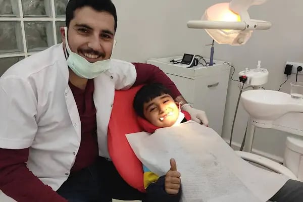 Ömer Faruk Yahlizade Diş kliniği - Resim 12