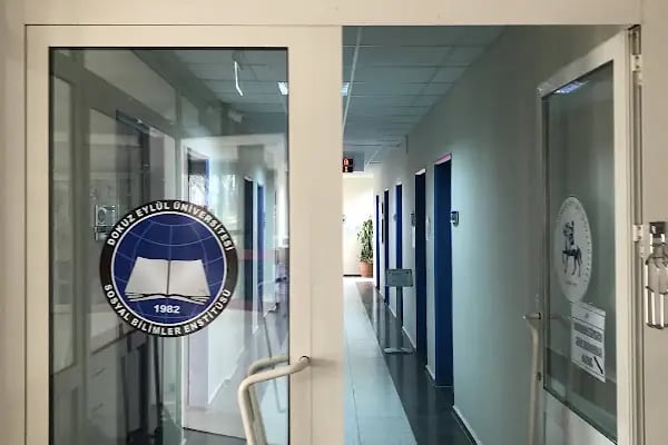 Dokuz Eylül Üniversitesi Sosyal Bilimler Enstitüsü - Resim 8