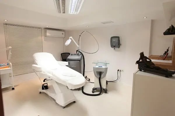 Özel Formmed Polikliniği Ataşehir Lazer Epilasyon Güzellik Uygulamaları Estetik - Resim 1