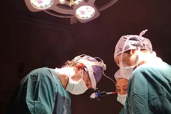 Prof.Dr.Mustafa DURĞUN Estetik Plastik ve Rekonstrüktif Cerrahi Uzmanı - Resim 17
