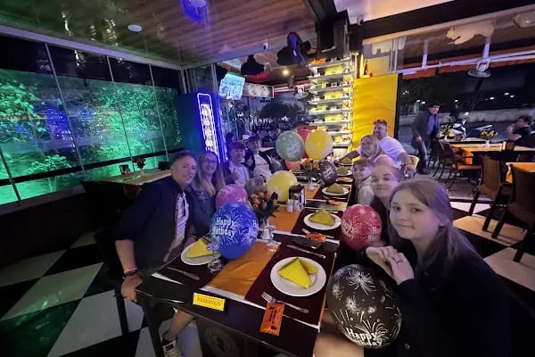 Sherlock Holmes Restaurant Cafe Bar Alanya Turkey - Resim 7