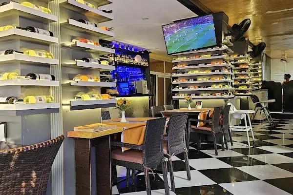 Sherlock Holmes Restaurant Cafe Bar Alanya Turkey - Resim 16