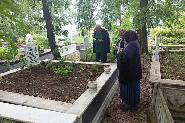 Yeniköy Merkez Aile Kabristanlığı - Resim 1