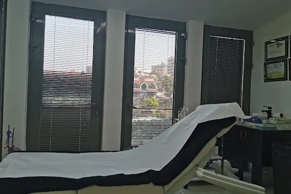 Uzm. Dr. Erol Özan Dermatoloji (Fraksiyonel Lazer | Botox | Dövme Silme | Dysport | Burun, Dudak, Göz Altı Işık Dolgusu) - Resim 15