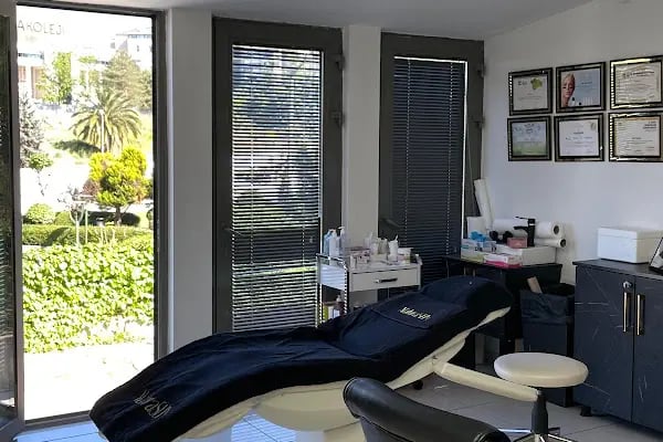 Uzm. Dr. Erol Özan Dermatoloji (Fraksiyonel Lazer | Botox | Dövme Silme | Dysport | Burun, Dudak, Göz Altı Işık Dolgusu) - Resim 4