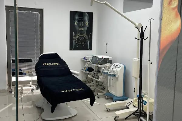 Uzm. Dr. Erol Özan Dermatoloji (Fraksiyonel Lazer | Botox | Dövme Silme | Dysport | Burun, Dudak, Göz Altı Işık Dolgusu) - Resim 2
