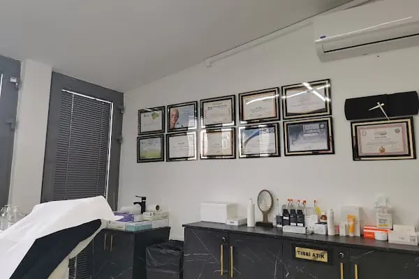 Uzm. Dr. Erol Özan Dermatoloji (Fraksiyonel Lazer | Botox | Dövme Silme | Dysport | Burun, Dudak, Göz Altı Işık Dolgusu) - Resim 13