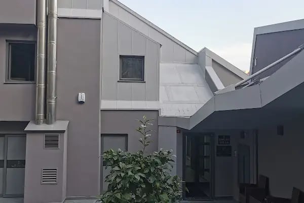 Uzm. Dr. Erol Özan Dermatoloji (Fraksiyonel Lazer | Botox | Dövme Silme | Dysport | Burun, Dudak, Göz Altı Işık Dolgusu) - Resim 11