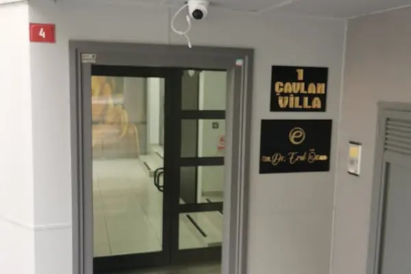 Uzm. Dr. Erol Özan Dermatoloji (Fraksiyonel Lazer | Botox | Dövme Silme | Dysport | Burun, Dudak, Göz Altı Işık Dolgusu) - Resim 19