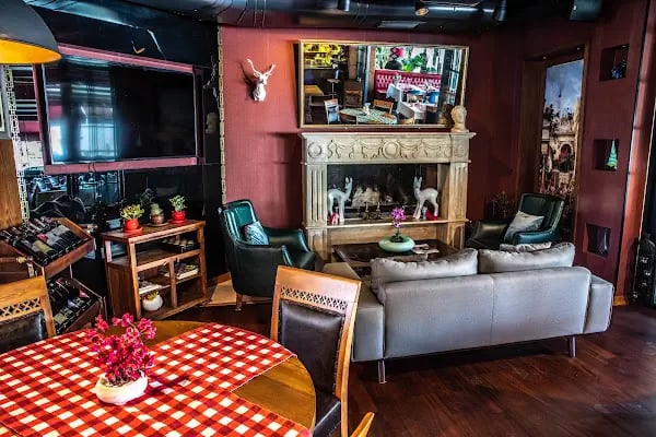 Dark Barrel Pub &amp; Bistro - Resim 16
