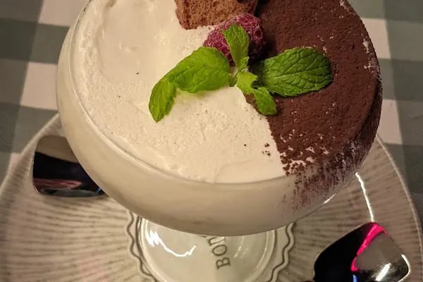 Dark Barrel Pub &amp; Bistro - Resim 10