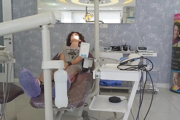 Dişhekimi Zelal Pınar Aktan - Resim 3