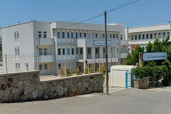 Suzan Abdulhakim Bilgili Ortaokulu - Resim 3