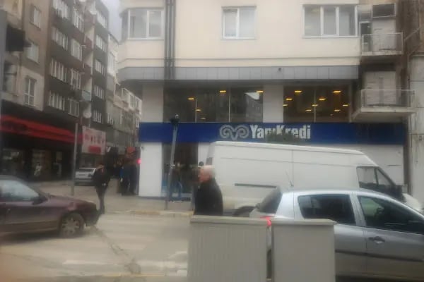 Yapı Kredi - Balıkesir 6 Eylül Şubesi - Resim 4