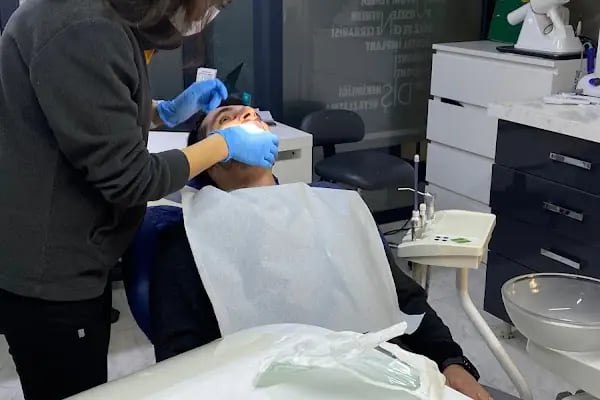 İzmir Dentalizm Ağız ve Diş Sağlığı Polikliniği, Diş Hekimliği - Resim 12