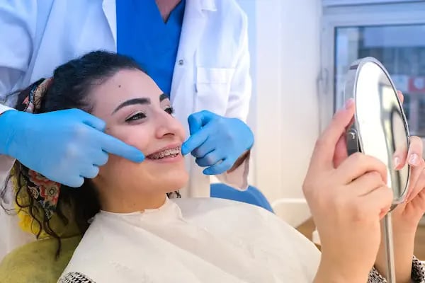 İzmir Dentalizm Ağız ve Diş Sağlığı Polikliniği, Diş Hekimliği - Resim 1