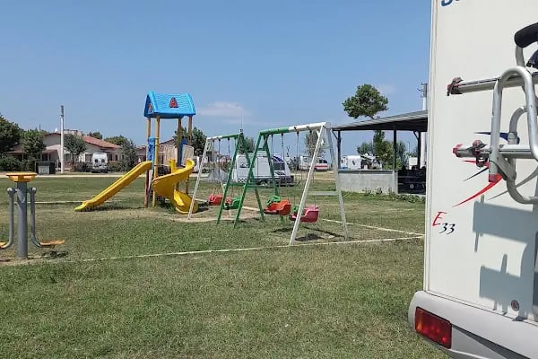 Karacabey Yeniköy Karavan ve Kamp Alanı - Resim 16