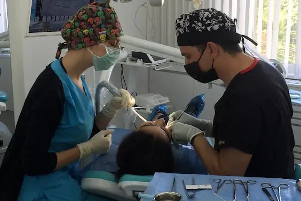Dr. Melih Çakır | Ağız, Diş, Çene Cerrahisi Uzmanı | Bursa - Resim 11