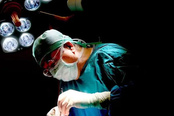 Op.Dr.Ünal Şahin - Plastik Cerrah | Burun Estetiği | Meme Estetiği | Liposuction | Dudak Dolgusu I Botoks - Resim 4
