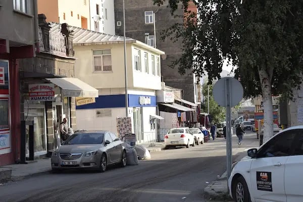 Yapı Kredi Bankası - Kars Şubesi - Resim 2