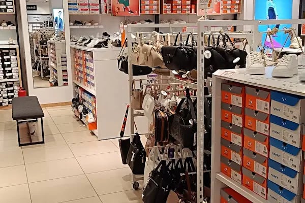 FLO Levent Özdilekpark AVM Mağazası - Resim 8
