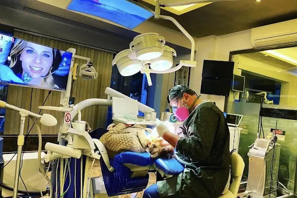 ÇENE CERRAHİSİ UZMANI DR KORHAN KÜÇÜK LAZER İMPLANT CERRAHİ UYGULAMA MERKEZİ - Resim 3