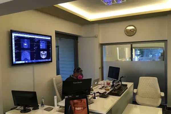ÇENE CERRAHİSİ UZMANI DR KORHAN KÜÇÜK LAZER İMPLANT CERRAHİ UYGULAMA MERKEZİ - Resim 4