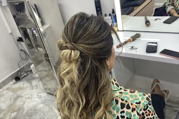 Salon PİNK - BAYAN KUAFÖRÜ ( SAÇ KAYNAK MERKEZİ ) - Resim 17