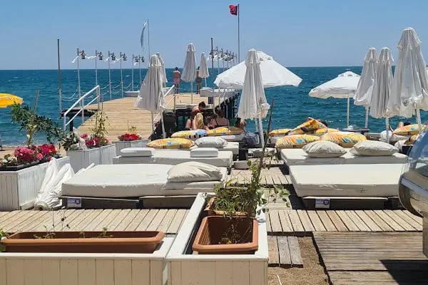 Larena Beach - Resim 4