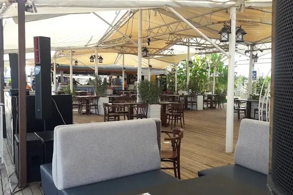 Larena Beach - Resim 20