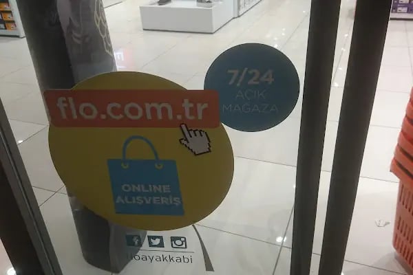 FLO İzmir Balçova Cadde Mağazası - Resim 20