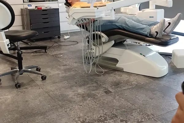 Özel Smyrna Ağız ve Diş Sağlığı Polikliniği - Resim 15