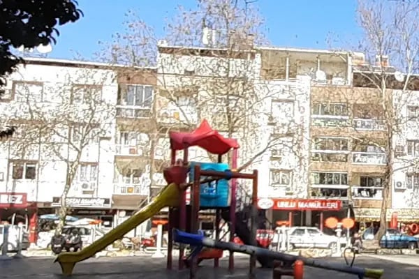 Buca Belediyesi Şehit Uz. Çvş. Selim Çeri Parkı - Resim 1
