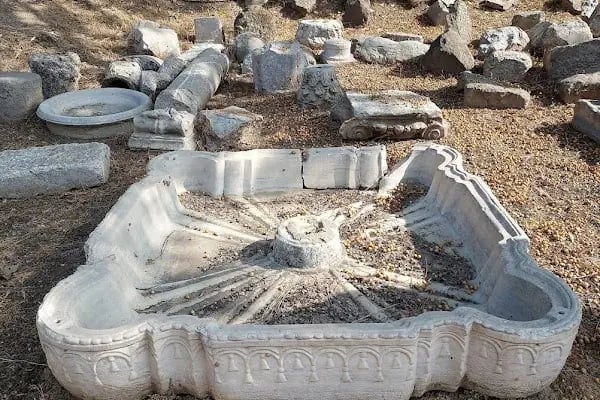 Thyateira Tepe Mezarları - Resim 13