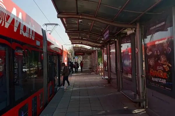 Ahmet Adnan Saygun Sanat Merkezi Tramvay Durağı - Resim 19