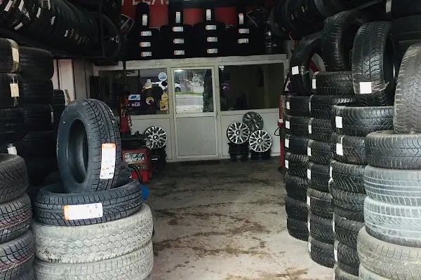 İstinye Oto Lastik &amp; Oto Kuaför &amp; Oto Yıkama - Aden Garage - Resim 4