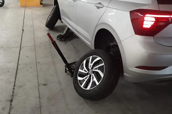 İstinye Oto Lastik &amp; Oto Kuaför &amp; Oto Yıkama - Aden Garage - Resim 8