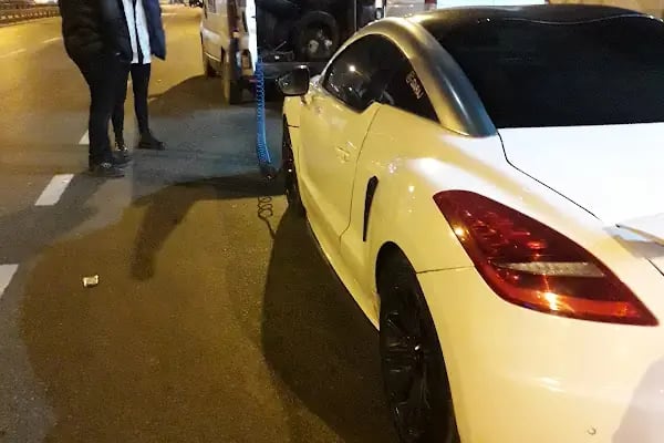 İstinye Oto Lastik &amp; Oto Kuaför &amp; Oto Yıkama - Aden Garage - Resim 5