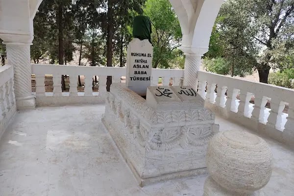 Aslanbaba Türbesi - Resim 1