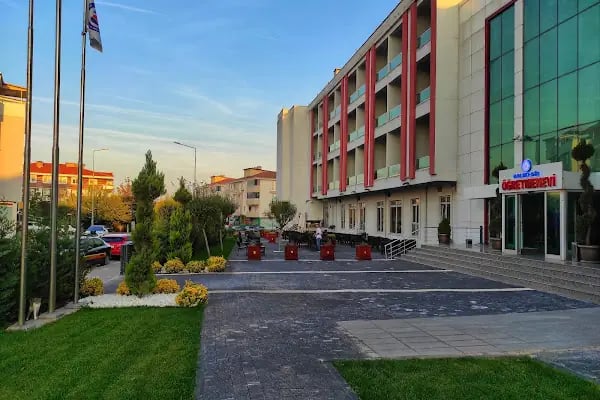 Balıkesir Öğretmenevi - Resim 4