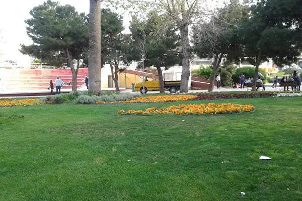 Karabağlar Belediyesi Uğur Mumcu Parkı - Resim 14