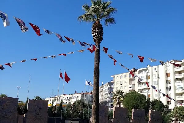 Karabağlar Belediyesi Uğur Mumcu Parkı - Resim 11