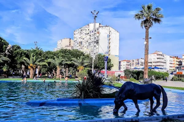 Karabağlar Belediyesi Uğur Mumcu Parkı - Resim 2