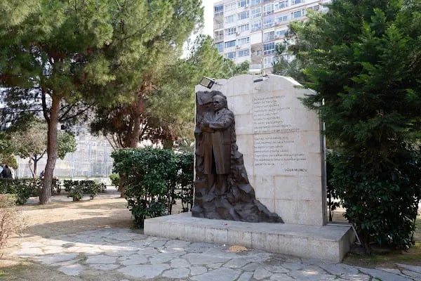 Karabağlar Belediyesi Uğur Mumcu Parkı - Resim 3