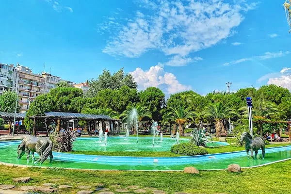 Karabağlar Belediyesi Uğur Mumcu Parkı - Resim 1